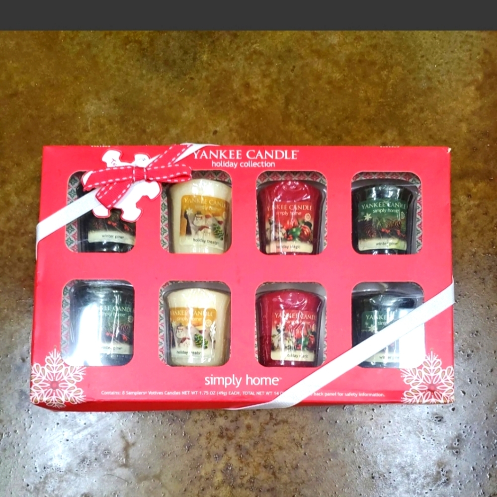 NEW Yankee Candle Simply Home 8 Votives Holiday Collection Magic Treats